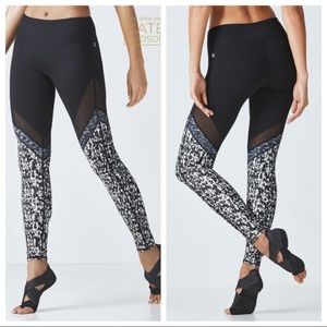 Fabletics Mid-Rise Mesh Powerhold Legging Medium
